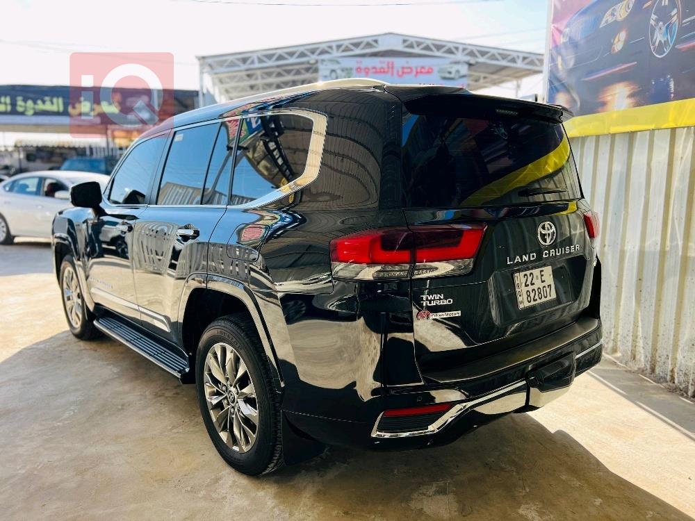 تۆیۆتا لاند کروزەر